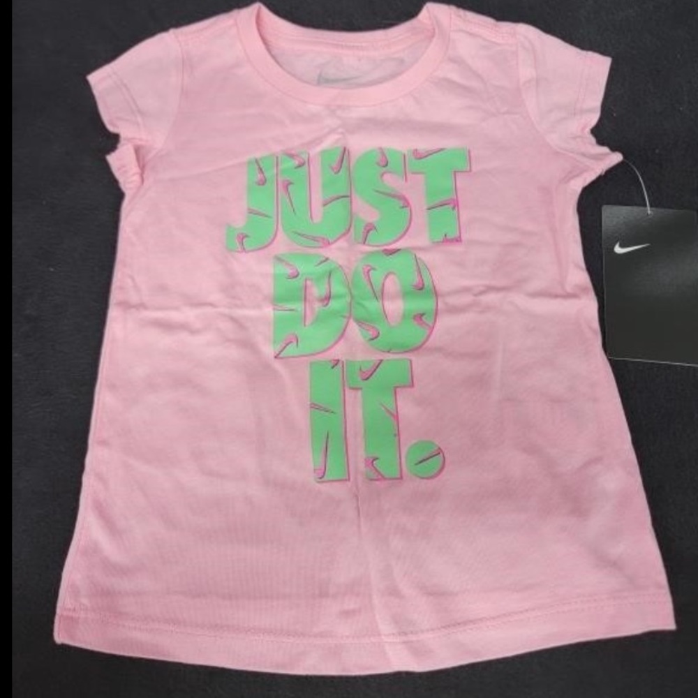 NWT Girls Nike T-Shirt in Just Pink Size 3T